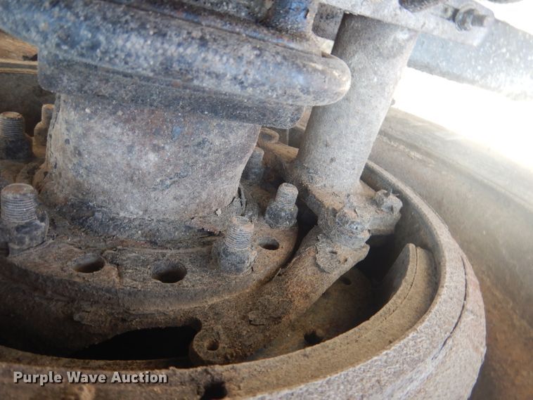 image for item HU9273 2010 Freightliner Cascadia 113  semi truck