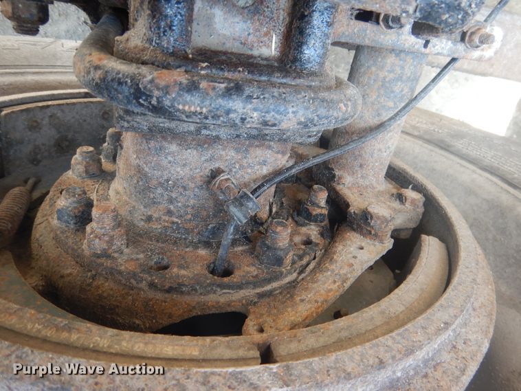 image for item HU9273 2010 Freightliner Cascadia 113  semi truck