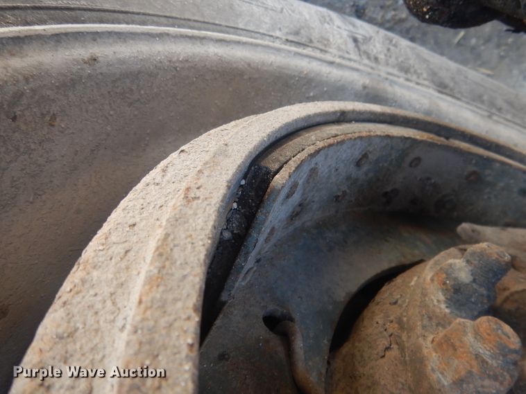 image for item HU9273 2010 Freightliner Cascadia 113  semi truck