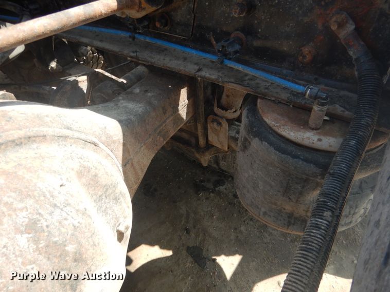 image for item HU9273 2010 Freightliner Cascadia 113  semi truck