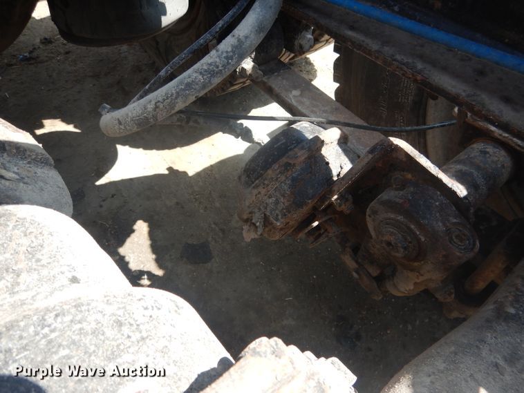 image for item HU9273 2010 Freightliner Cascadia 113  semi truck