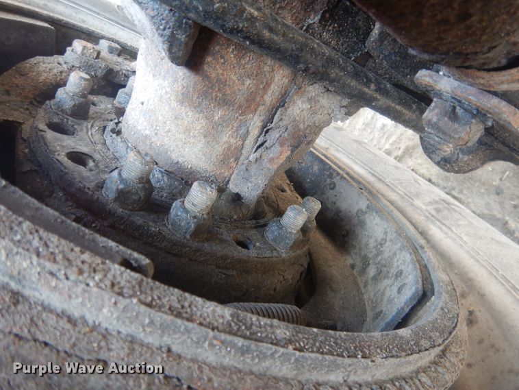 image for item HU9273 2010 Freightliner Cascadia 113  semi truck