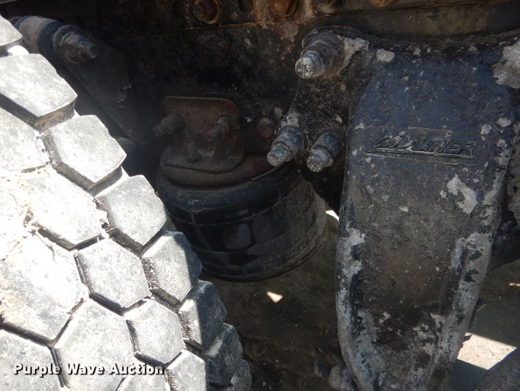 image for item HU9273 2010 Freightliner Cascadia 113  semi truck