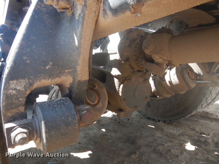 image for item HU9273 2010 Freightliner Cascadia 113  semi truck