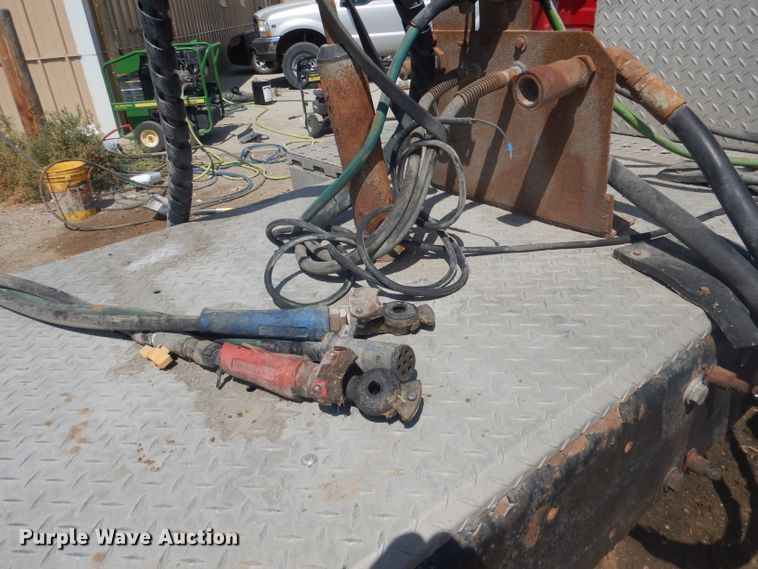 image for item HU9273 2010 Freightliner Cascadia 113  semi truck