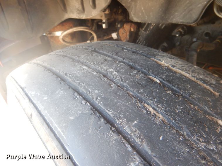 image for item HU9273 2010 Freightliner Cascadia 113  semi truck