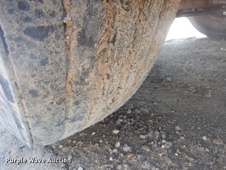 image for item HU9273 2010 Freightliner Cascadia 113  semi truck