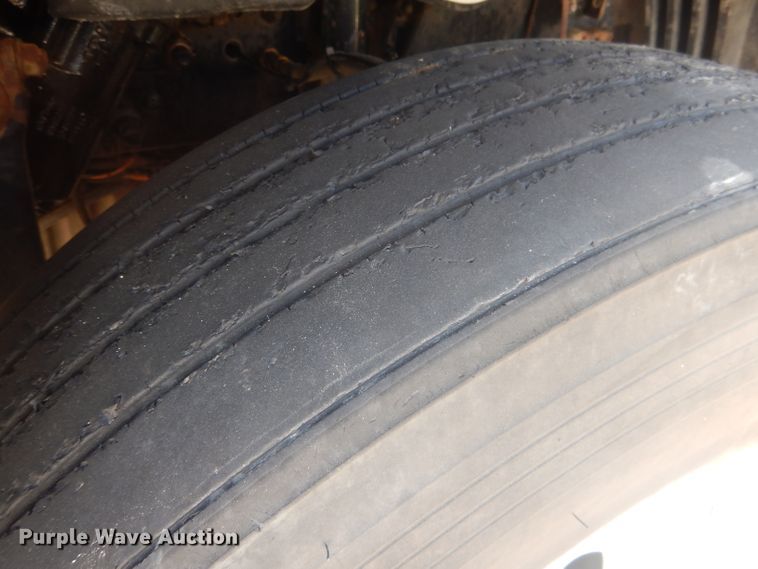 image for item HU9273 2010 Freightliner Cascadia 113  semi truck