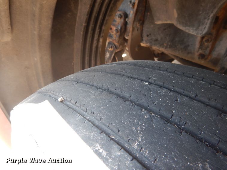 image for item HU9273 2010 Freightliner Cascadia 113  semi truck