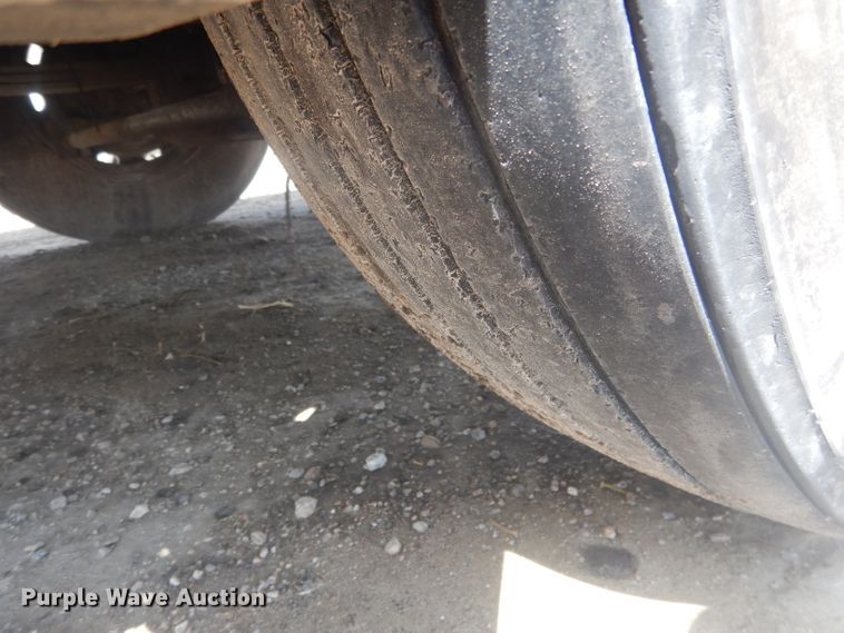 image for item HU9273 2010 Freightliner Cascadia 113  semi truck