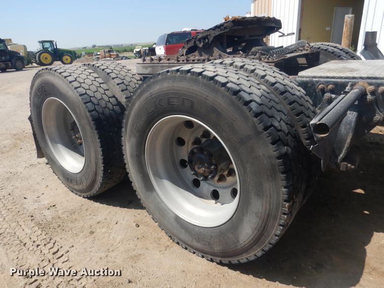 image for item HU9273 2010 Freightliner Cascadia 113  semi truck