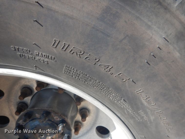 image for item HU9273 2010 Freightliner Cascadia 113  semi truck