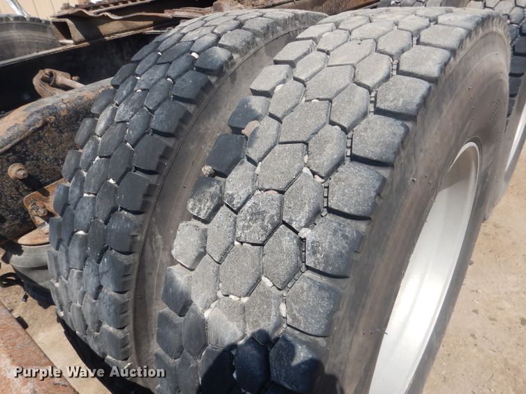 image for item HU9273 2010 Freightliner Cascadia 113  semi truck