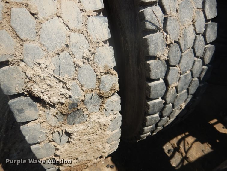 image for item HU9273 2010 Freightliner Cascadia 113  semi truck