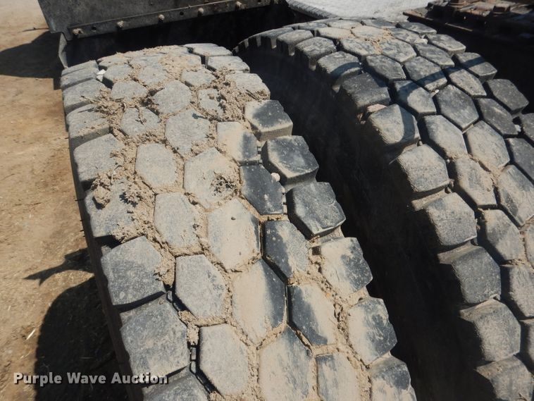 image for item HU9273 2010 Freightliner Cascadia 113  semi truck