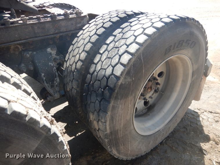 image for item HU9273 2010 Freightliner Cascadia 113  semi truck