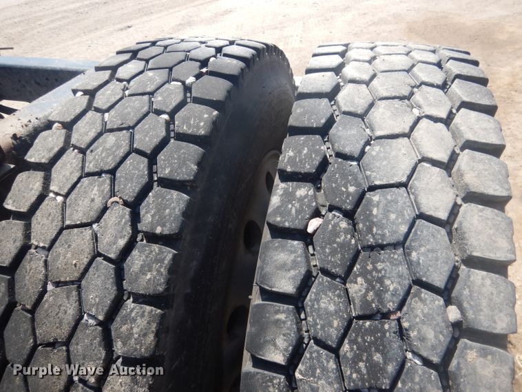 image for item HU9273 2010 Freightliner Cascadia 113  semi truck