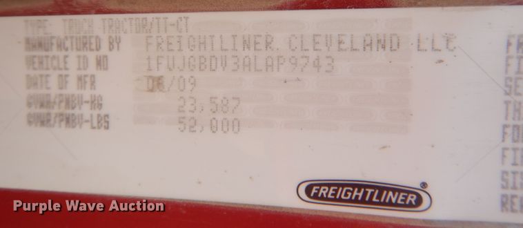 image for item HU9273 2010 Freightliner Cascadia 113  semi truck