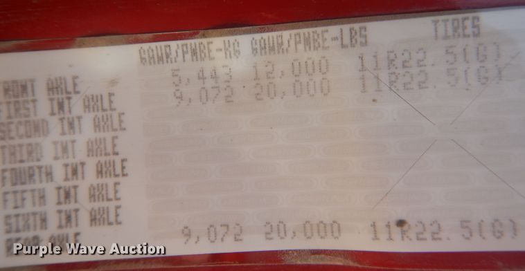 image for item HU9273 2010 Freightliner Cascadia 113  semi truck