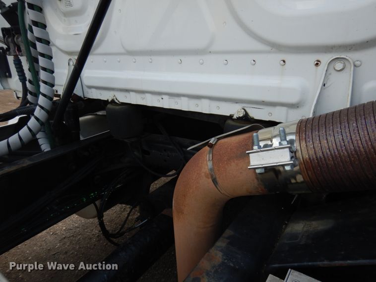 image for item IL9945 2011 Freightliner Cascadia 125  semi truck