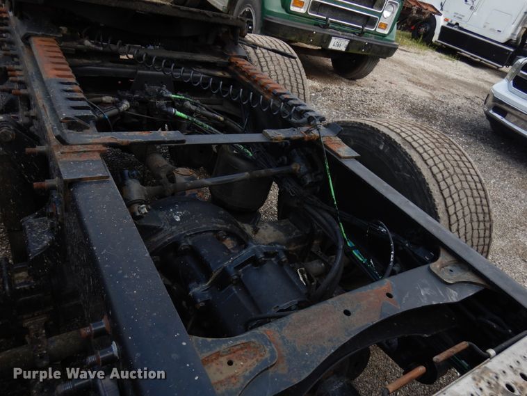 image for item IL9945 2011 Freightliner Cascadia 125  semi truck