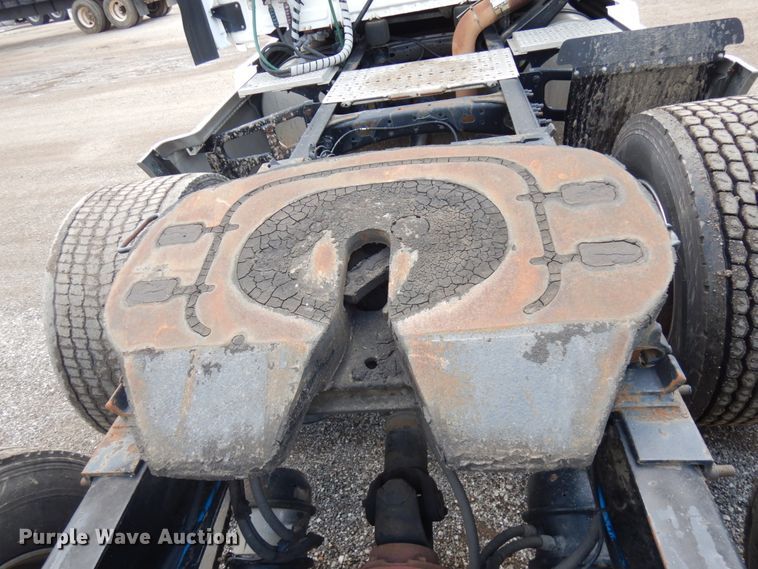 image for item IL9945 2011 Freightliner Cascadia 125  semi truck