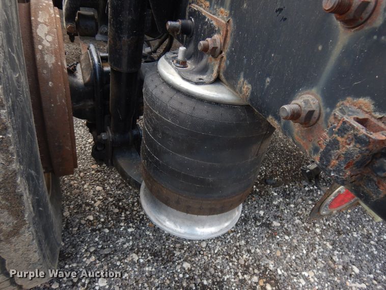 image for item IL9945 2011 Freightliner Cascadia 125  semi truck