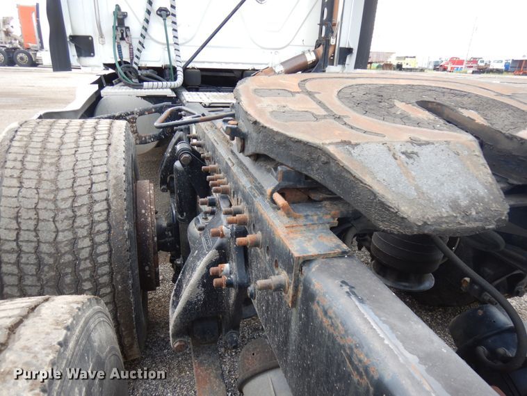 image for item IL9945 2011 Freightliner Cascadia 125  semi truck