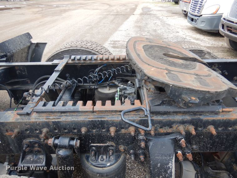 image for item IL9945 2011 Freightliner Cascadia 125  semi truck