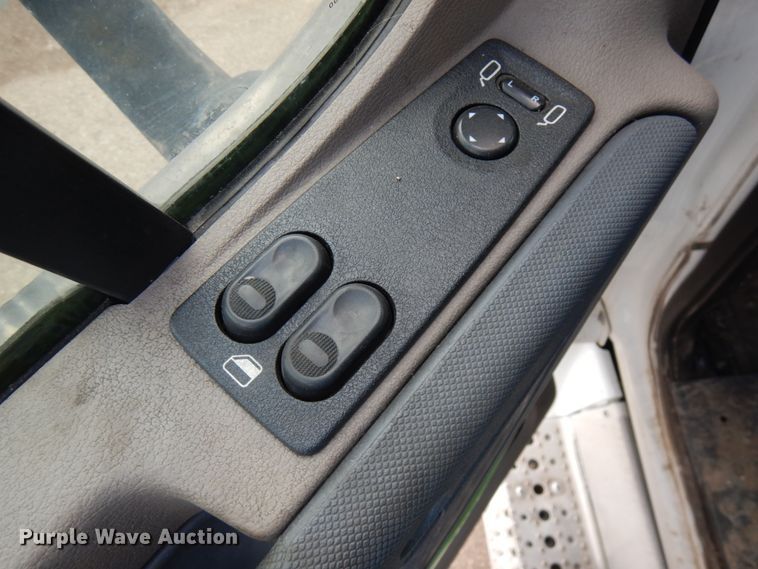 image for item IL9945 2011 Freightliner Cascadia 125  semi truck