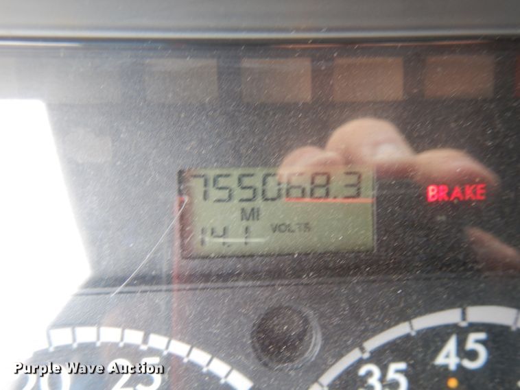 image for item IL9945 2011 Freightliner Cascadia 125  semi truck