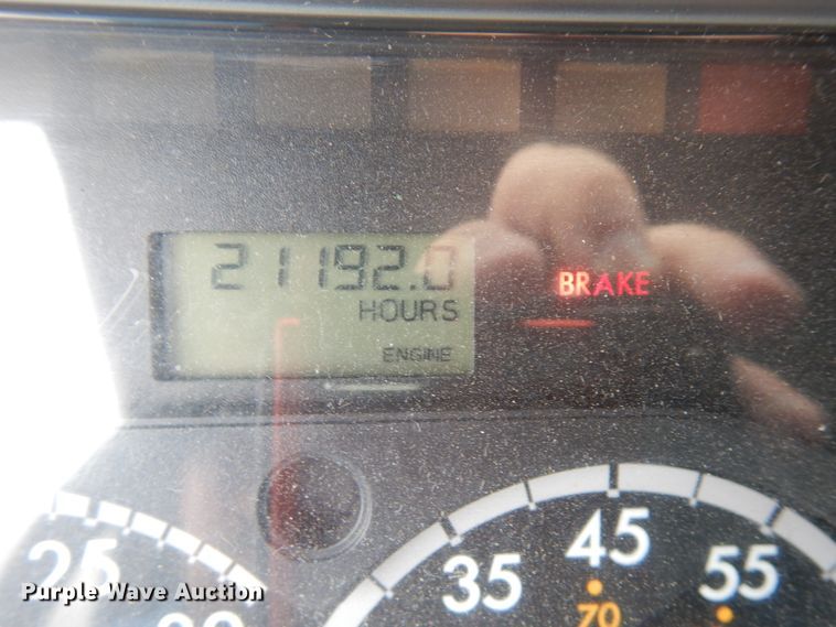 image for item IL9945 2011 Freightliner Cascadia 125  semi truck