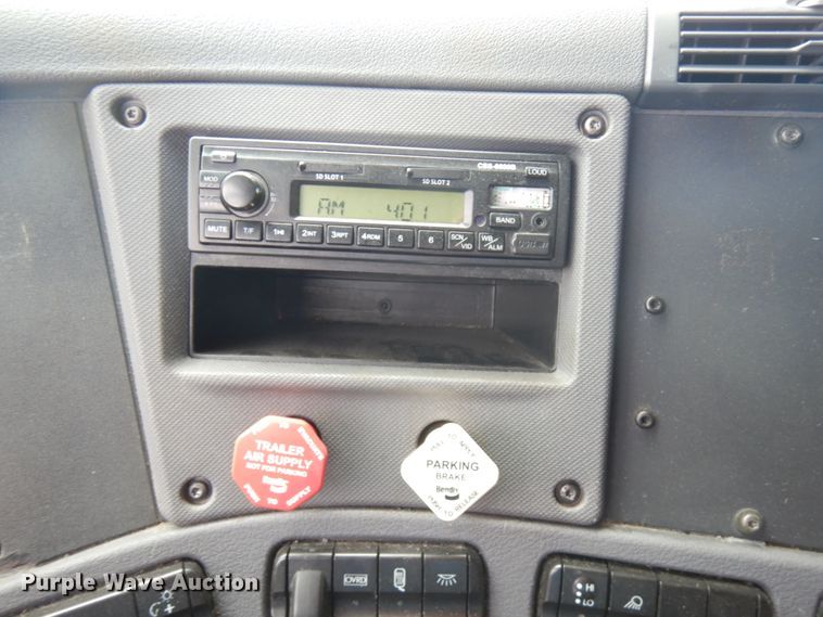 image for item IL9945 2011 Freightliner Cascadia 125  semi truck