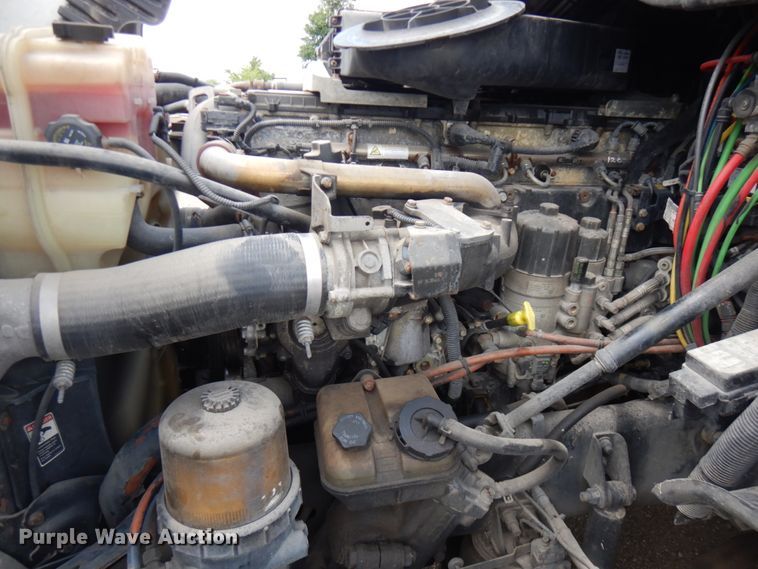 image for item IL9945 2011 Freightliner Cascadia 125  semi truck