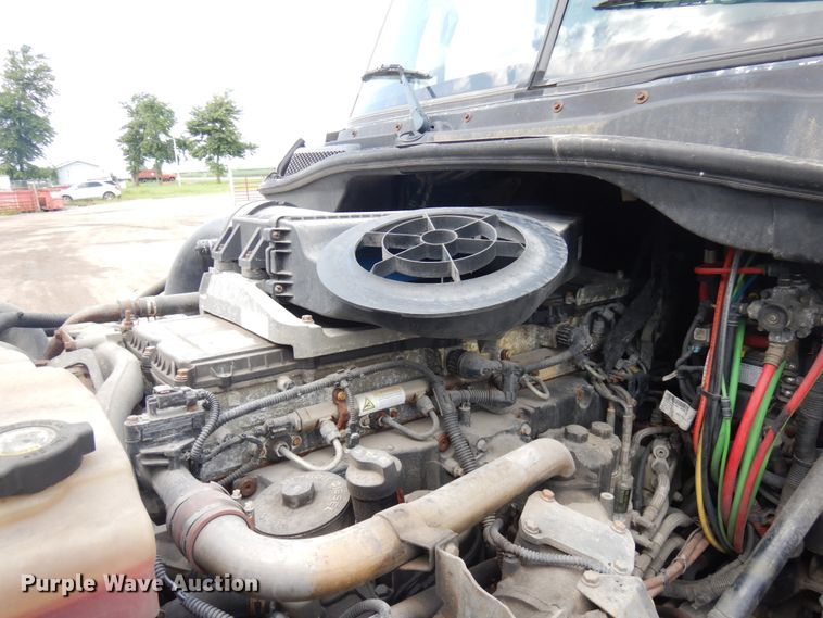 image for item IL9945 2011 Freightliner Cascadia 125  semi truck