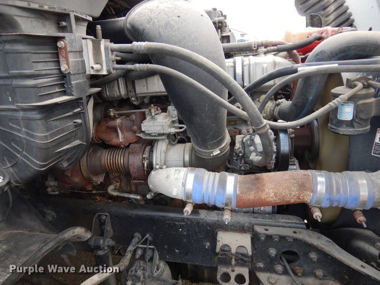 image for item IL9945 2011 Freightliner Cascadia 125  semi truck