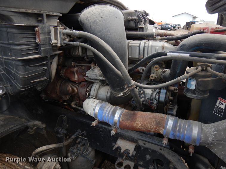 image for item IL9945 2011 Freightliner Cascadia 125  semi truck