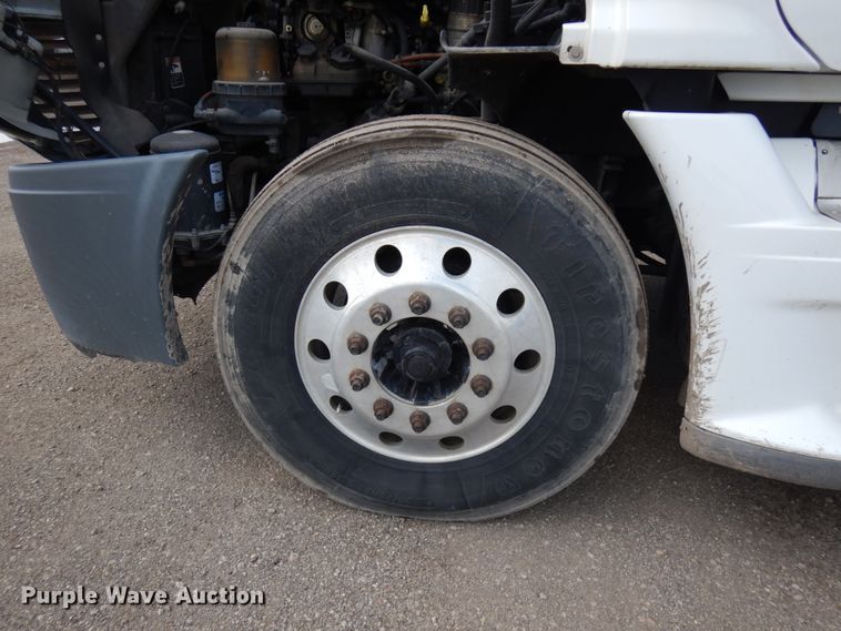 image for item IL9945 2011 Freightliner Cascadia 125  semi truck