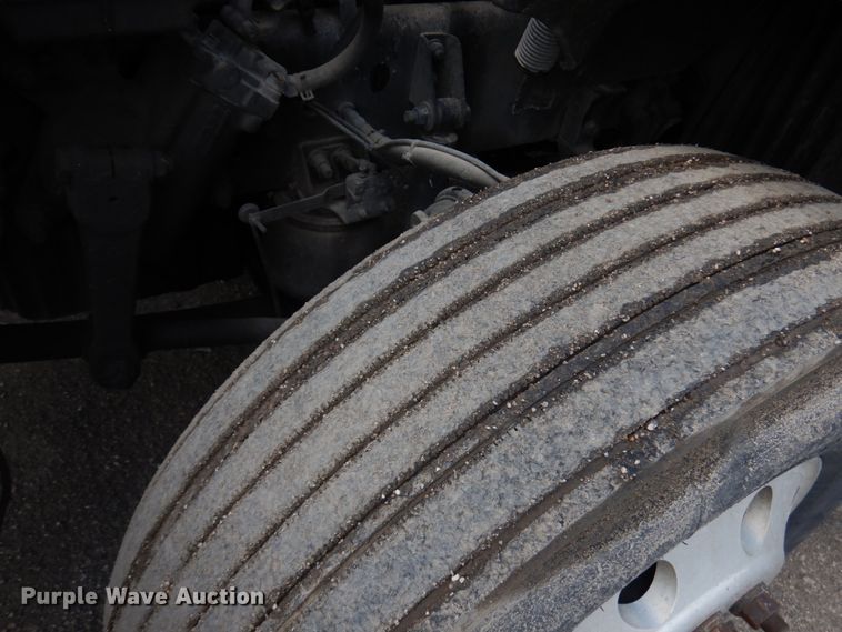 image for item IL9945 2011 Freightliner Cascadia 125  semi truck