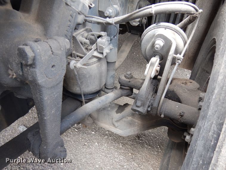 image for item IL9945 2011 Freightliner Cascadia 125  semi truck