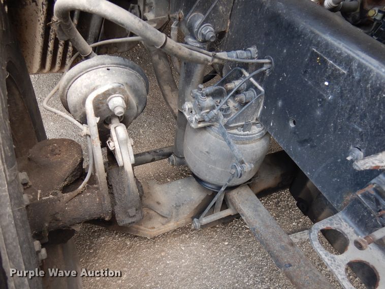 image for item IL9945 2011 Freightliner Cascadia 125  semi truck