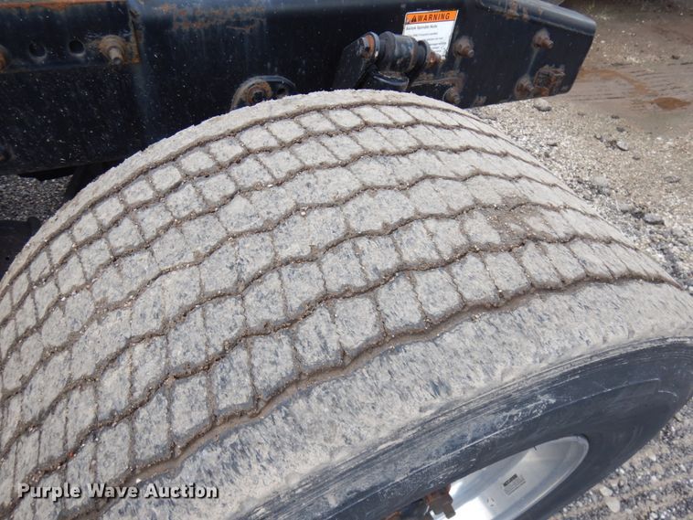 image for item IL9945 2011 Freightliner Cascadia 125  semi truck