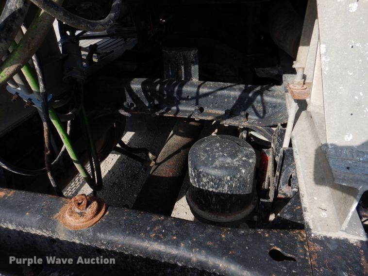 image for item IN9851 2003 Mack CH613  semi truck