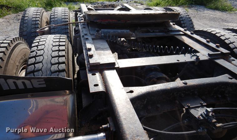 image for item IN9851 2003 Mack CH613  semi truck