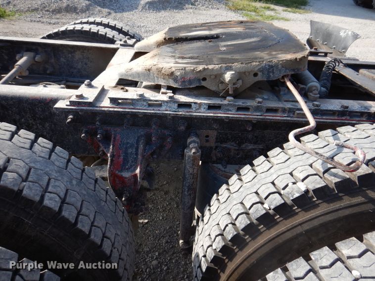 image for item IN9851 2003 Mack CH613  semi truck