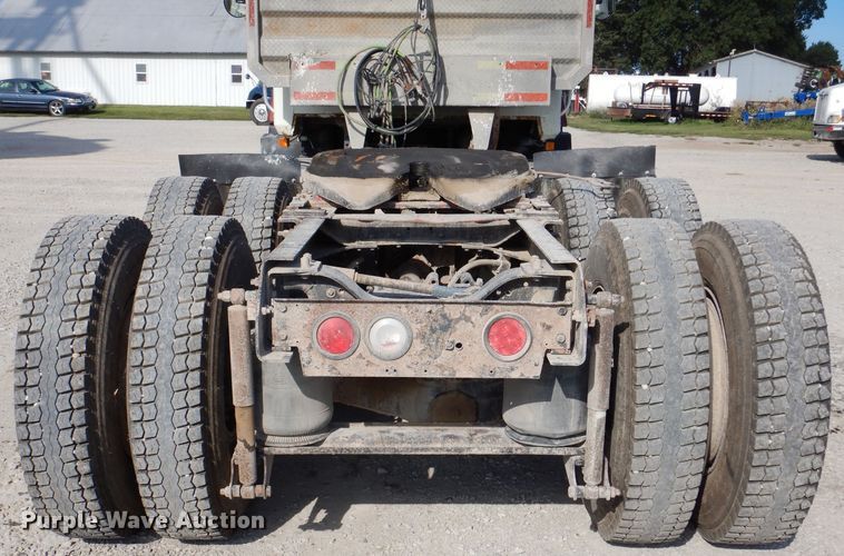 image for item IN9851 2003 Mack CH613  semi truck