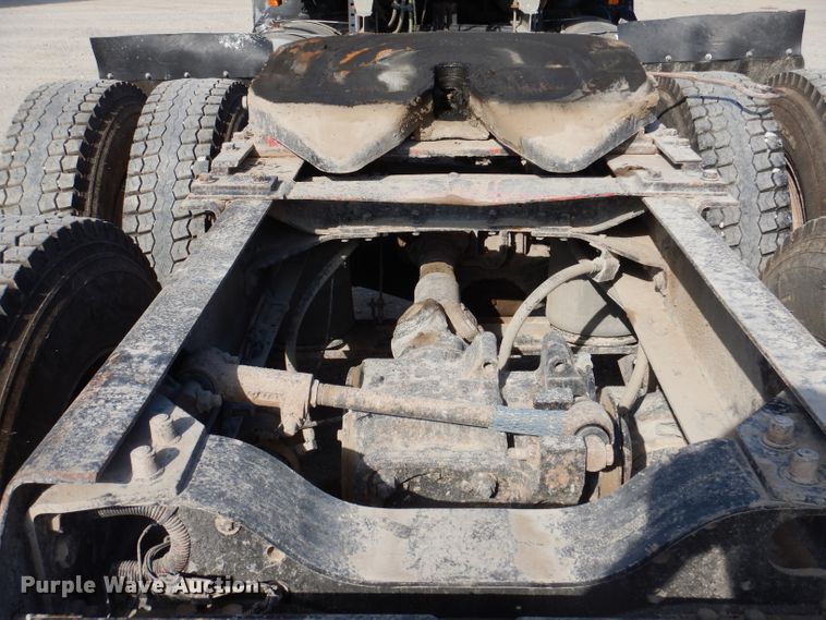 image for item IN9851 2003 Mack CH613  semi truck