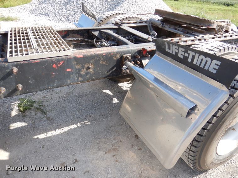 image for item IN9851 2003 Mack CH613  semi truck