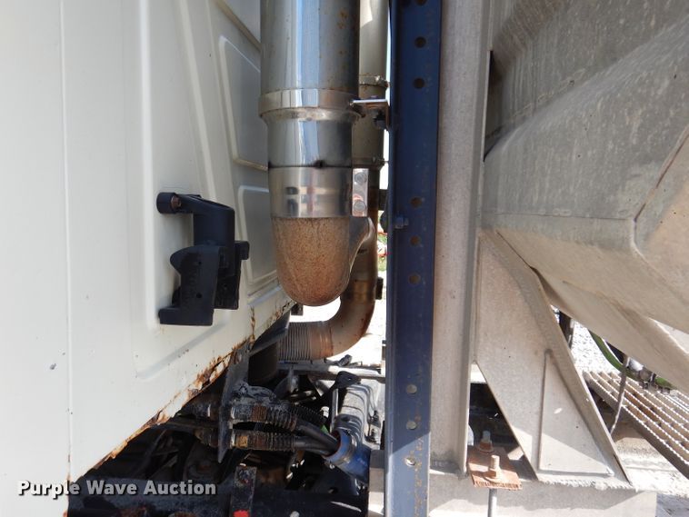 image for item IN9851 2003 Mack CH613  semi truck