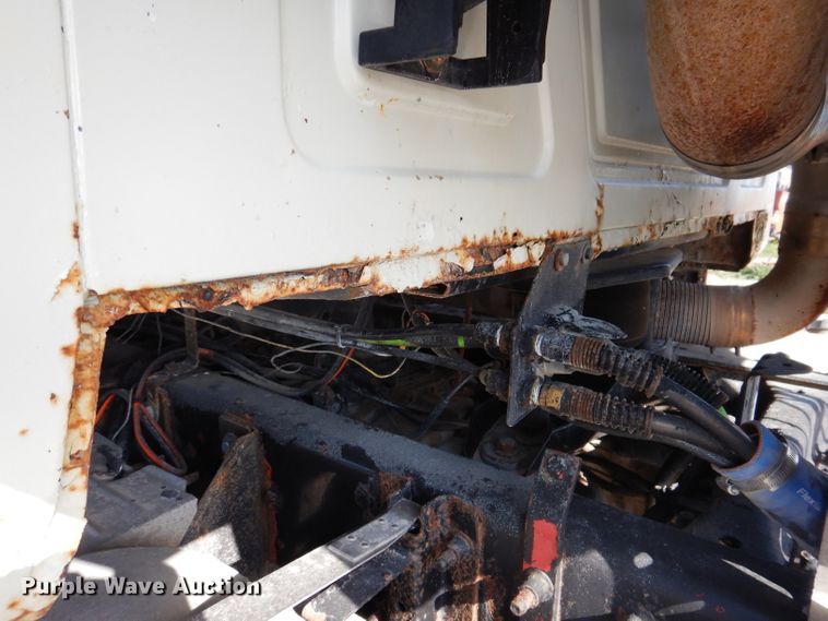 image for item IN9851 2003 Mack CH613  semi truck